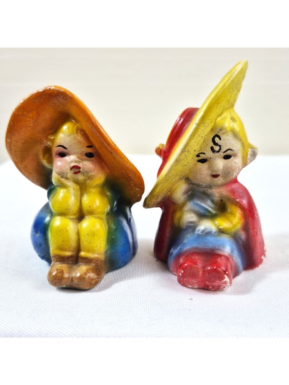 Vintage Hand-Painted Girl Sun Bonnets Ceramic Salt & Pepper Shakers 2" Tall